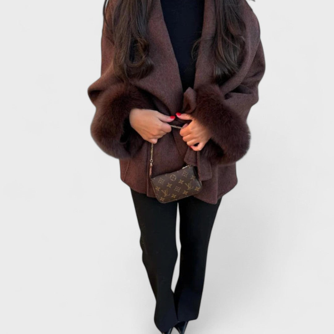 Woolcat – Elegant coat with eco-fur details